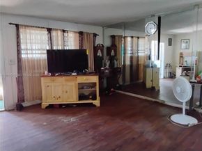 2124 NW 81st St, Miami FL 33147