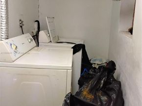 2124 NW 81st St, Miami FL 33147