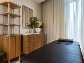 700 NE 24TH St 706, Miami FL 33137