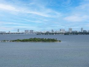 700 NE 24TH St 706, Miami FL 33137