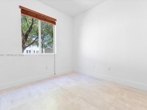 21007 NW 14 Pl 351, Miami Gardens FL 33169