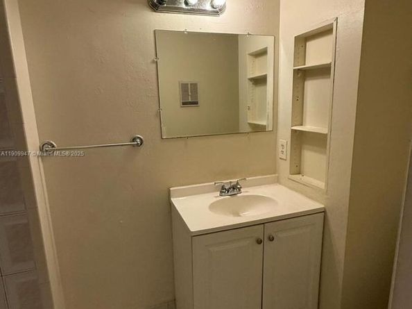 438 NE 210th Cir Ter 2024B, Miami FL 33179