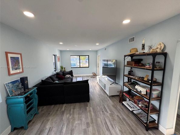 440 E 37th St, Hialeah FL 33013