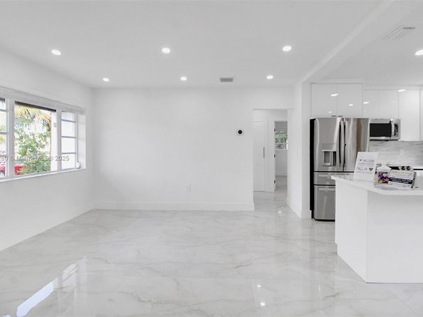 1130 NW 91st St, Miami FL 33150