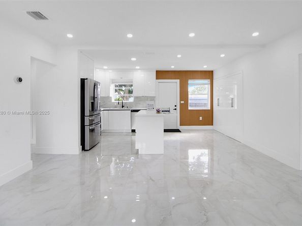 1130 NW 91st St, Miami FL 33150