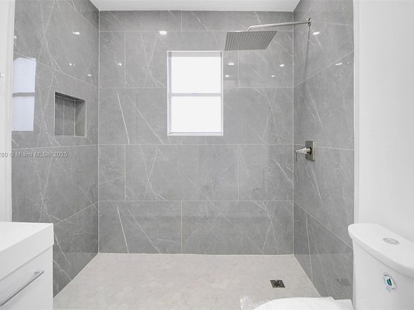 1130 NW 91st St, Miami FL 33150