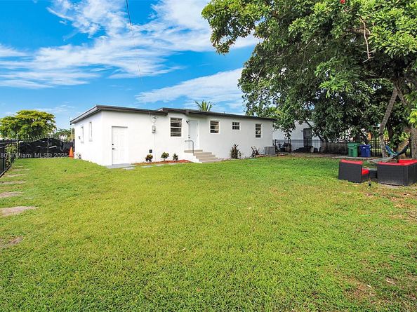1130 NW 91st St, Miami FL 33150