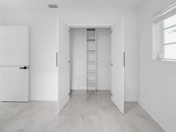 1130 NW 91st St, Miami FL 33150