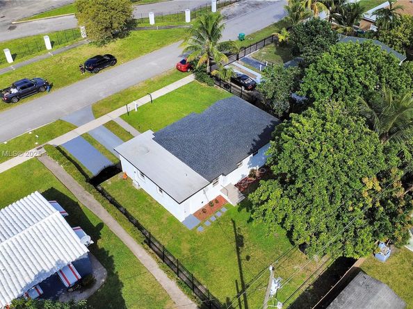 1130 NW 91st St, Miami FL 33150