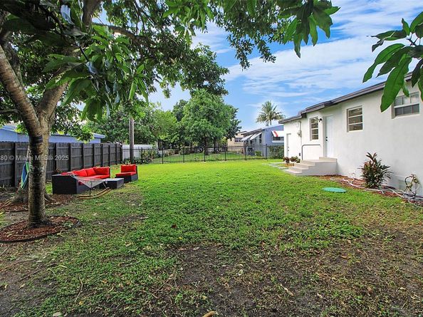 1130 NW 91st St, Miami FL 33150