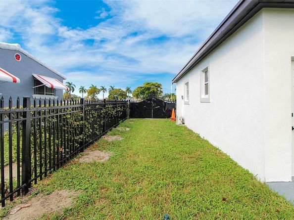 1130 NW 91st St, Miami FL 33150