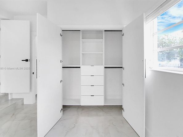 1130 NW 91st St, Miami FL 33150