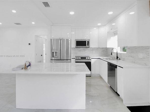 1130 NW 91st St, Miami FL 33150