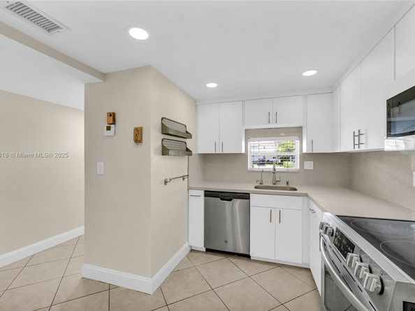 681 S Hollybrook Dr 109, Pembroke Pines FL 33025