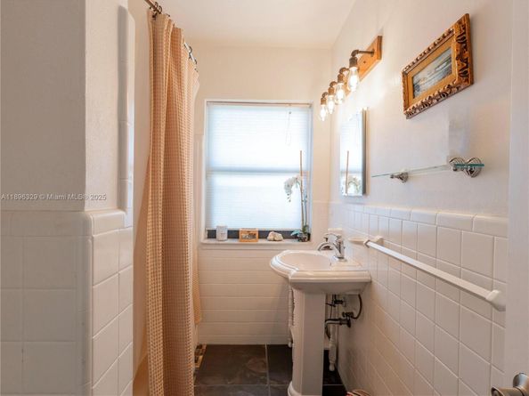 1212 NE 17th Ter, Fort Lauderdale FL 33304