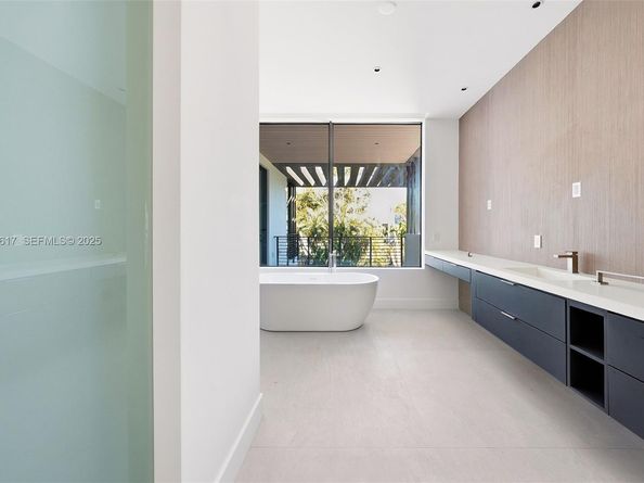 3551 Crystal Ct, Miami FL 33133