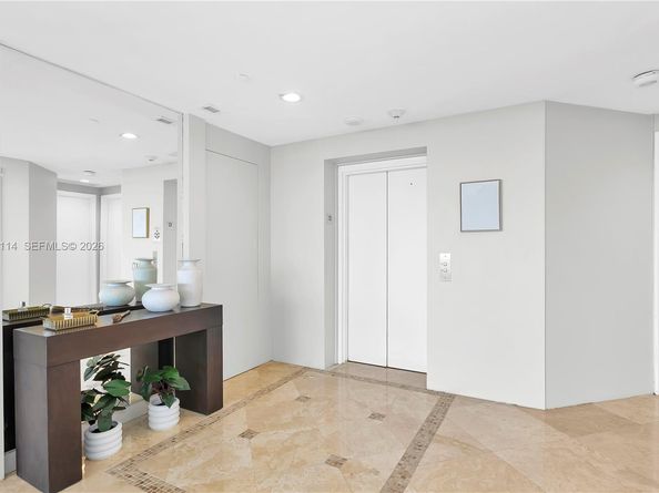3802 NE 207th St 1001, Aventura FL 33180