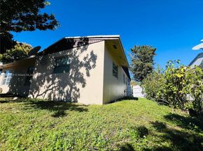 6990 SW 1st St, Margate FL 33068