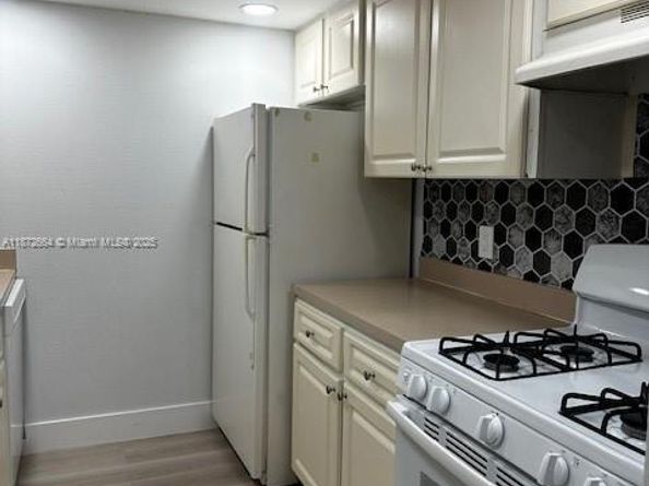 17901 NW 68 ave T205, Hialeah FL 33015