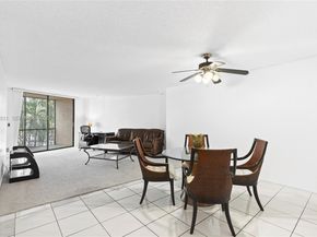 3800 N Hills Dr 206, Hollywood FL 33021