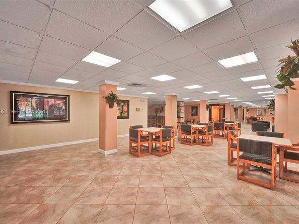 3800 N Hills Dr 206, Hollywood FL 33021