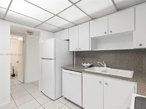 3800 N Hills Dr 206, Hollywood FL 33021