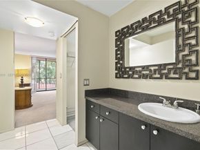 3800 N Hills Dr 206, Hollywood FL 33021