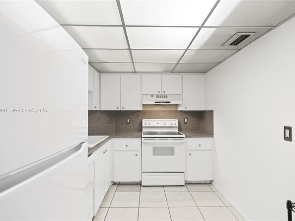 3800 N Hills Dr 206, Hollywood FL 33021