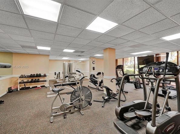 3800 N Hills Dr 206, Hollywood FL 33021