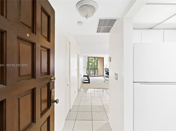 3800 N Hills Dr 206, Hollywood FL 33021