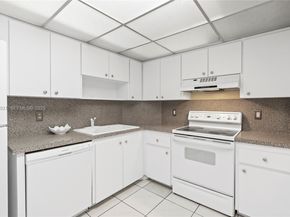 3800 N Hills Dr 206, Hollywood FL 33021