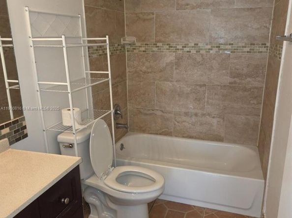 117 Lake Emerald Dr 108, Oakland Park FL 33309