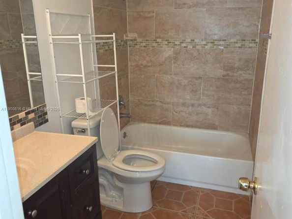 117 Lake Emerald Dr 108, Oakland Park FL 33309