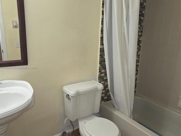 117 Lake Emerald Dr 108, Oakland Park FL 33309