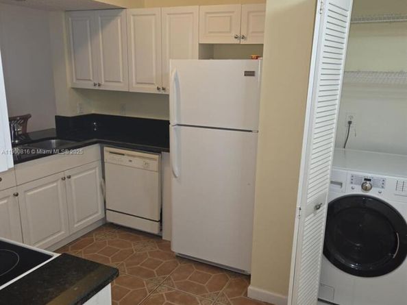 117 Lake Emerald Dr 108, Oakland Park FL 33309