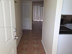 117 Lake Emerald Dr 108, Oakland Park FL 33309