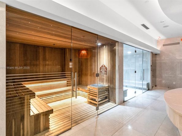 1010 Brickell Av 4203, Miami FL 33131