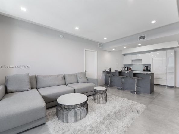 1010 Brickell Av 4203, Miami FL 33131