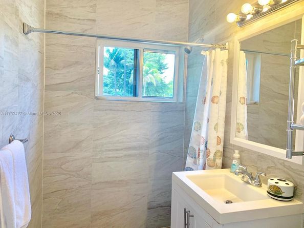 2 NE 45th St, Miami FL 33137