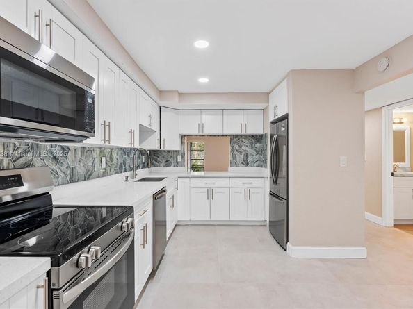 6563 Racquet Club Dr 124, Lauderhill FL 33319