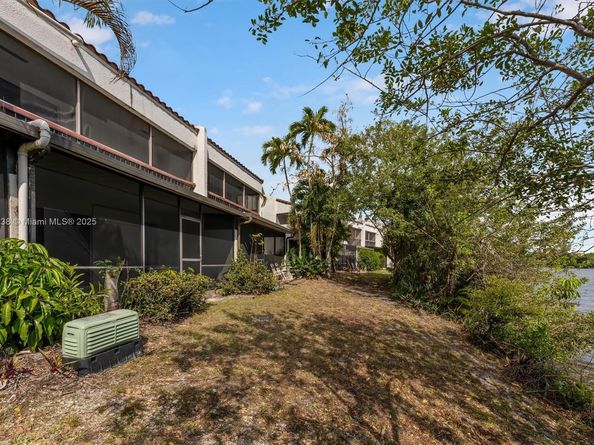 6563 Racquet Club Dr 124, Lauderhill FL 33319