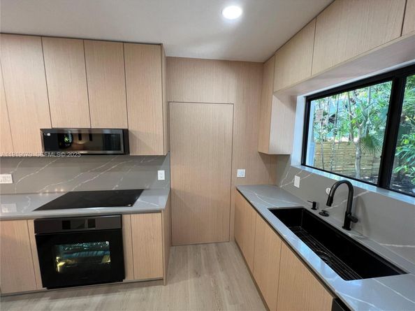 751 NE 80th St, Miami FL 33138