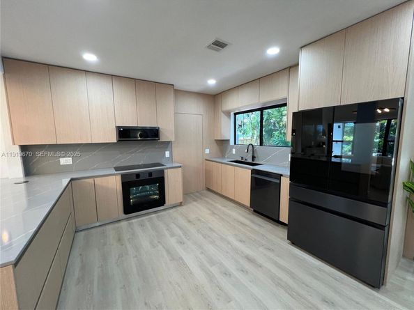 751 NE 80th St, Miami FL 33138