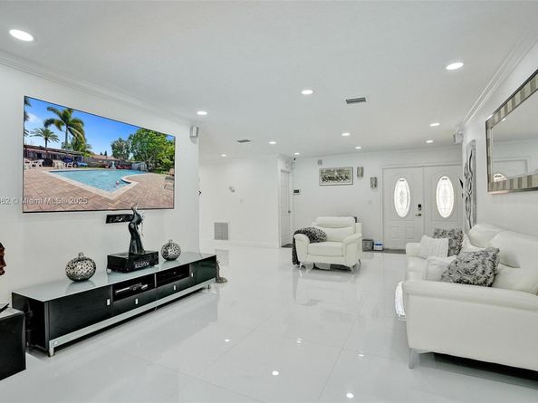 8438 NW 26th Dr, Coral Springs FL 33065
