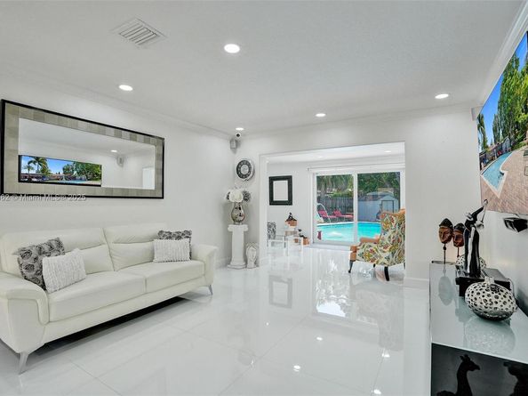 8438 NW 26th Dr, Coral Springs FL 33065