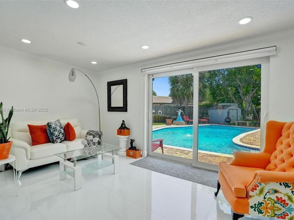 8438 NW 26th Dr, Coral Springs FL 33065