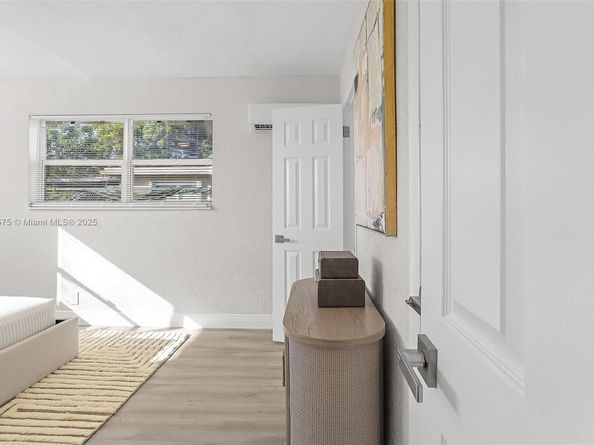 1430 N 65th Ave, Hollywood FL 33024