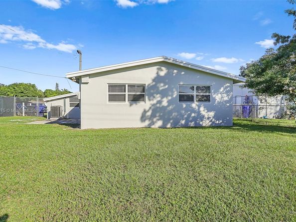 1430 N 65th Ave, Hollywood FL 33024