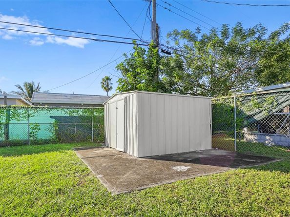 1430 N 65th Ave, Hollywood FL 33024