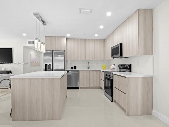 1430 N 65th Ave, Hollywood FL 33024